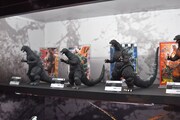 バンダイ・ゴジラ関連のブースの様子。