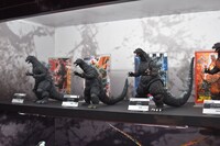 バンダイ・ゴジラ関連のブースの様子。