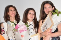 左からデニズ・ガムゼ・エルギュヴェン、ドア・ドゥウシル、エリット・イシジャン。