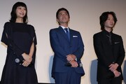 左から榮倉奈々、佐藤浩市、綾野剛。
