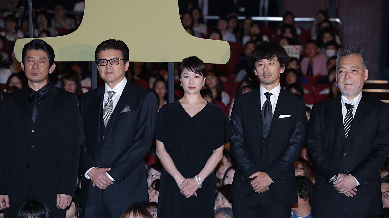 左から永瀬正敏、三浦友和、夏川結衣、滝藤賢一、瀬々敬久。