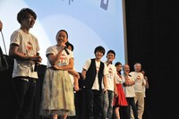 映画「サブイボマスク」公開初日舞台挨拶の様子。