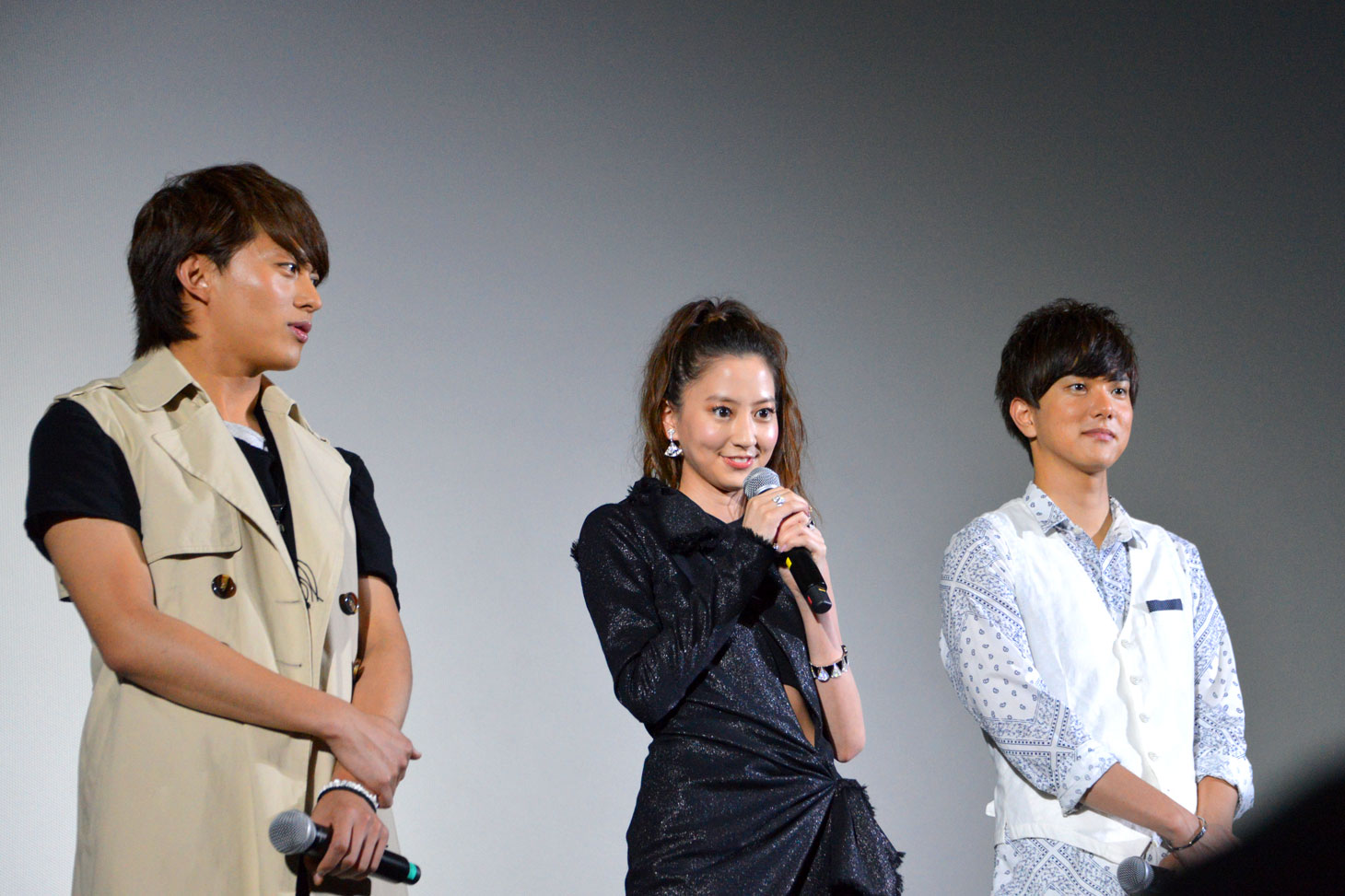 左から小林豊、河北麻友子、水野勝。