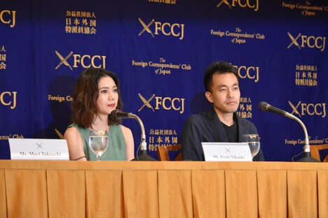 左から二階堂ふみ、前田司郎。