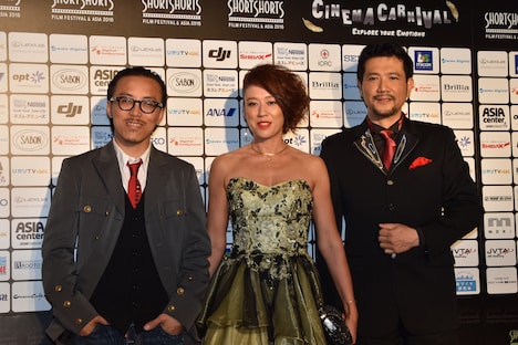 左からレスリー・キー、LiLiCo、別所哲也。