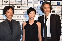 左から佐藤信介、黒木瞳、加藤雅也。