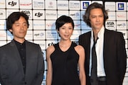 左から佐藤信介、黒木瞳、加藤雅也。