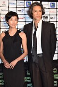 左から黒木瞳、加藤雅也。