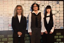 左から杉山知之、さとうけいいち、秋元梢。