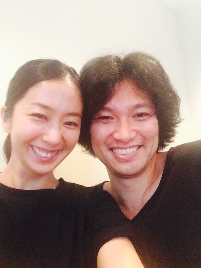 所属事務所が発表した、優香（左）と青木崇高（右）の2ショット。