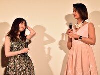 「ホーンテッド・キャンパス」の完成披露試写会より、島崎遥香（左）と高橋メアリージュン（右）。