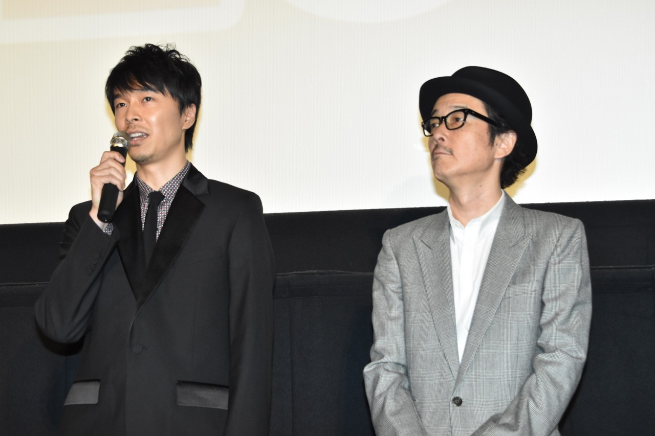 「二重生活」完成披露の様子。