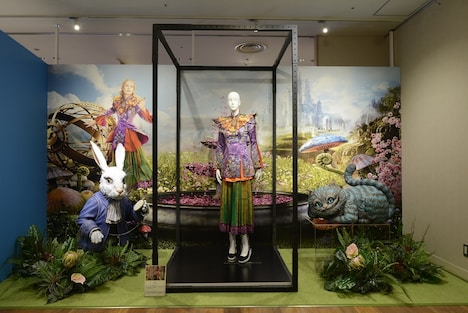 「『アリス・イン・ワンダーランド』の世界 at GINZA MITSUKOSHI」展示例