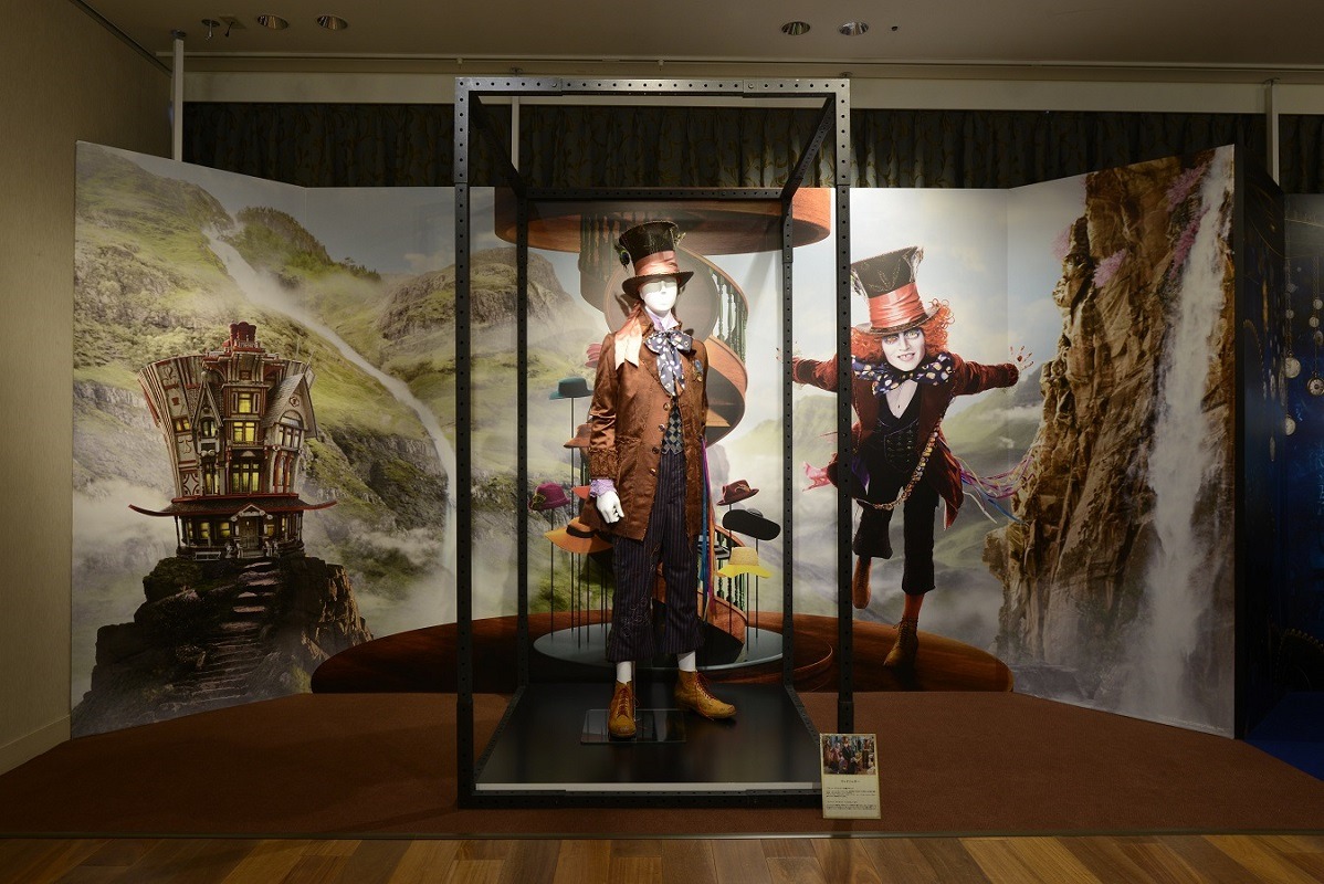 「『アリス・イン・ワンダーランド』の世界 at GINZA MITSUKOSHI」展示例