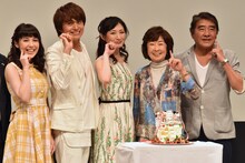「海すずめ」完成披露プレミア上映会の様子。左から佐生雪、小林豊、武田梨奈、吉行和子、目黒祐樹。