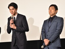 東出昌大（左）と香川照之（右）。