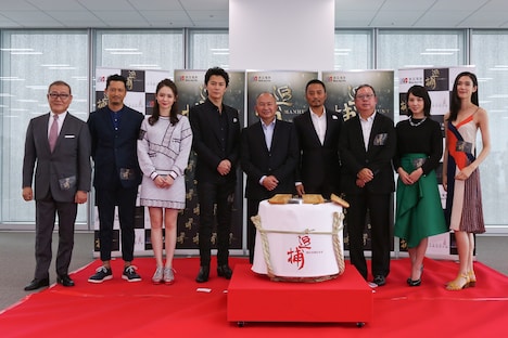 左から國村隼、池内博之、チー・ウェイ、福山雅治、ジョン・ウー、チャン・ハンユー、ピーター・ラム、桜庭ななみ、TAO。