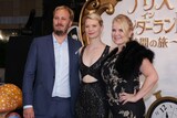 「アリス・イン・ワンダーランド／時間の旅」ジャパンプレミアの様子。左からジェームズ・ボビン、ミア・ワシコウスカ、スザンヌ・トッド。