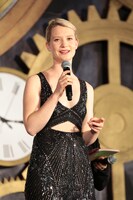 ミア・ワシコウスカ