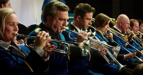 「人生は狂詩曲（ラプソディ）」