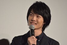 「カレー屋さんじゃないし」とツッコむ神木隆之介。
