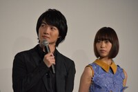 左から神木隆之介、森川葵。