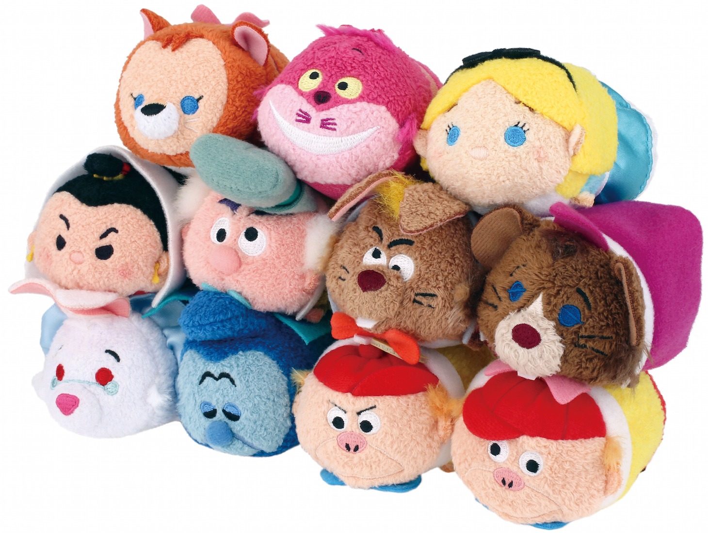 ふしぎの国のアリスTSUM TSUM（Sサイズ、各648円）。上段左からダイナ、チェシャ猫2、アリス2。中段左からハートの女王2、マッドハッター2、3月うさぎ2、ドーマウス2。下段左から白うさぎ2、イモムシ、トゥイードル・ディー、トゥイードル・ダム。