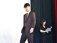 「ディアスポリス－異邦警察－」DVD発売記念イベントより、登壇する松田翔太。