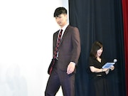 「ディアスポリス-異邦警察-」DVD発売記念イベントより、登壇する松田翔太。