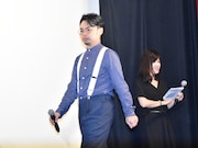 「ディアスポリス-異邦警察-」DVD発売記念イベントより、登壇する浜野謙太。