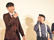 松田翔太(左)と浜野謙太(右)。