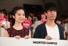 「ホーンテッド・キャンパス」トークイベントの様子。左から島崎遥香、竹本聡志。