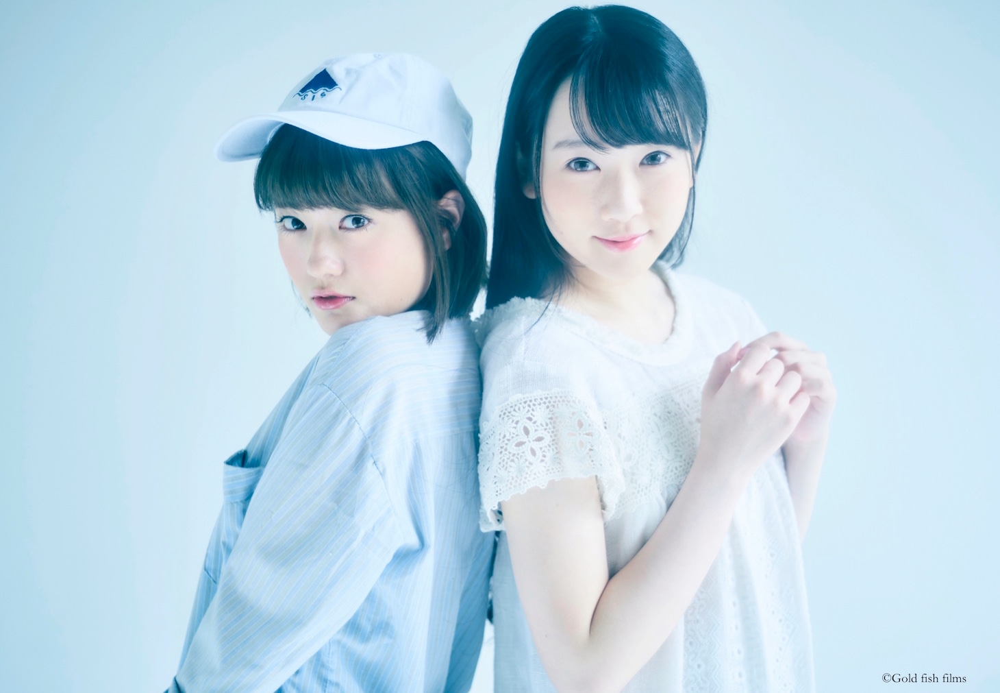 「あのこの話をすこしだけ」ティザービジュアル。左からMICO（SHE IS SUMMER）、越智ゆらの。