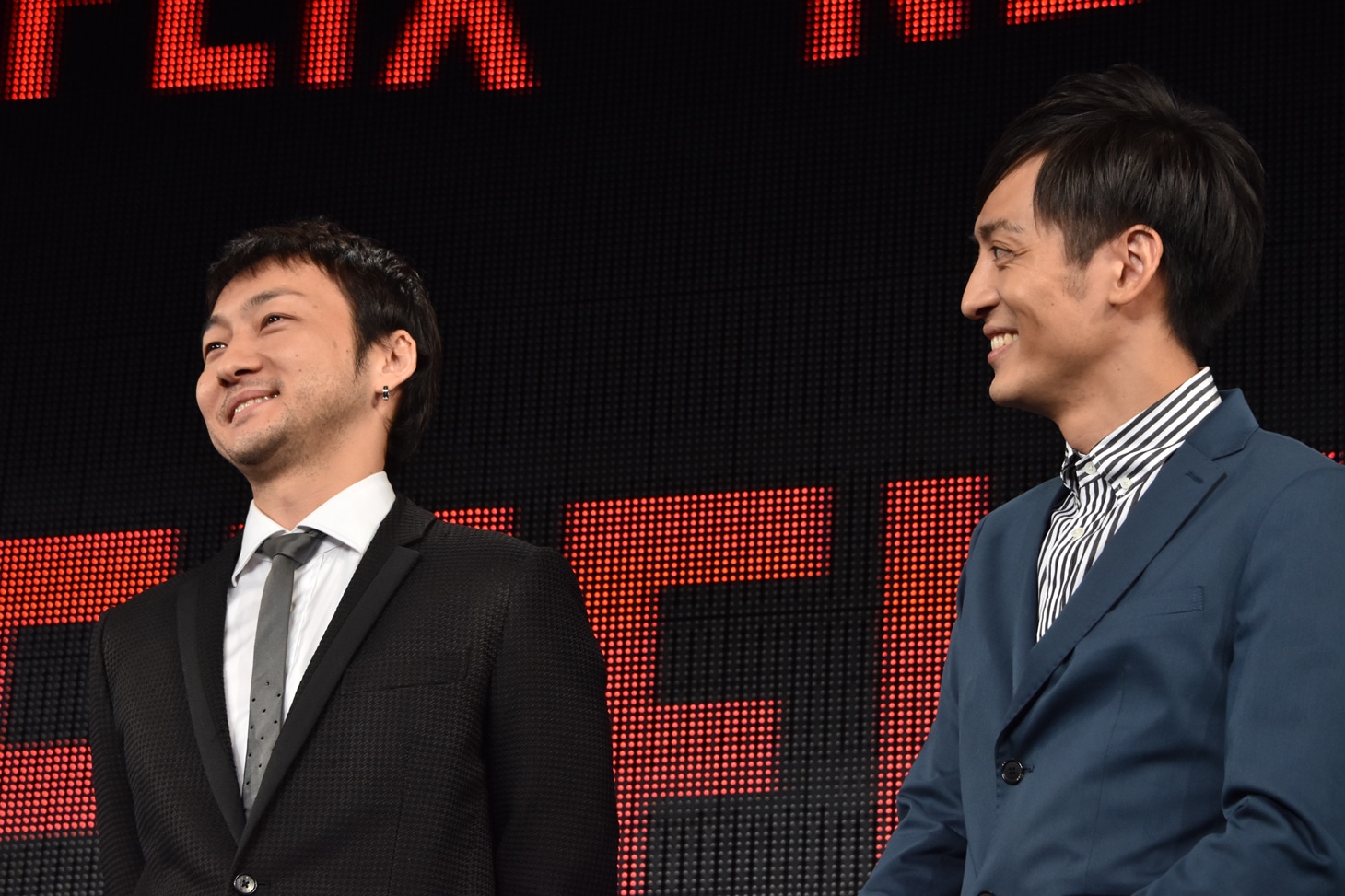 左から波岡一喜、村田秀亮。