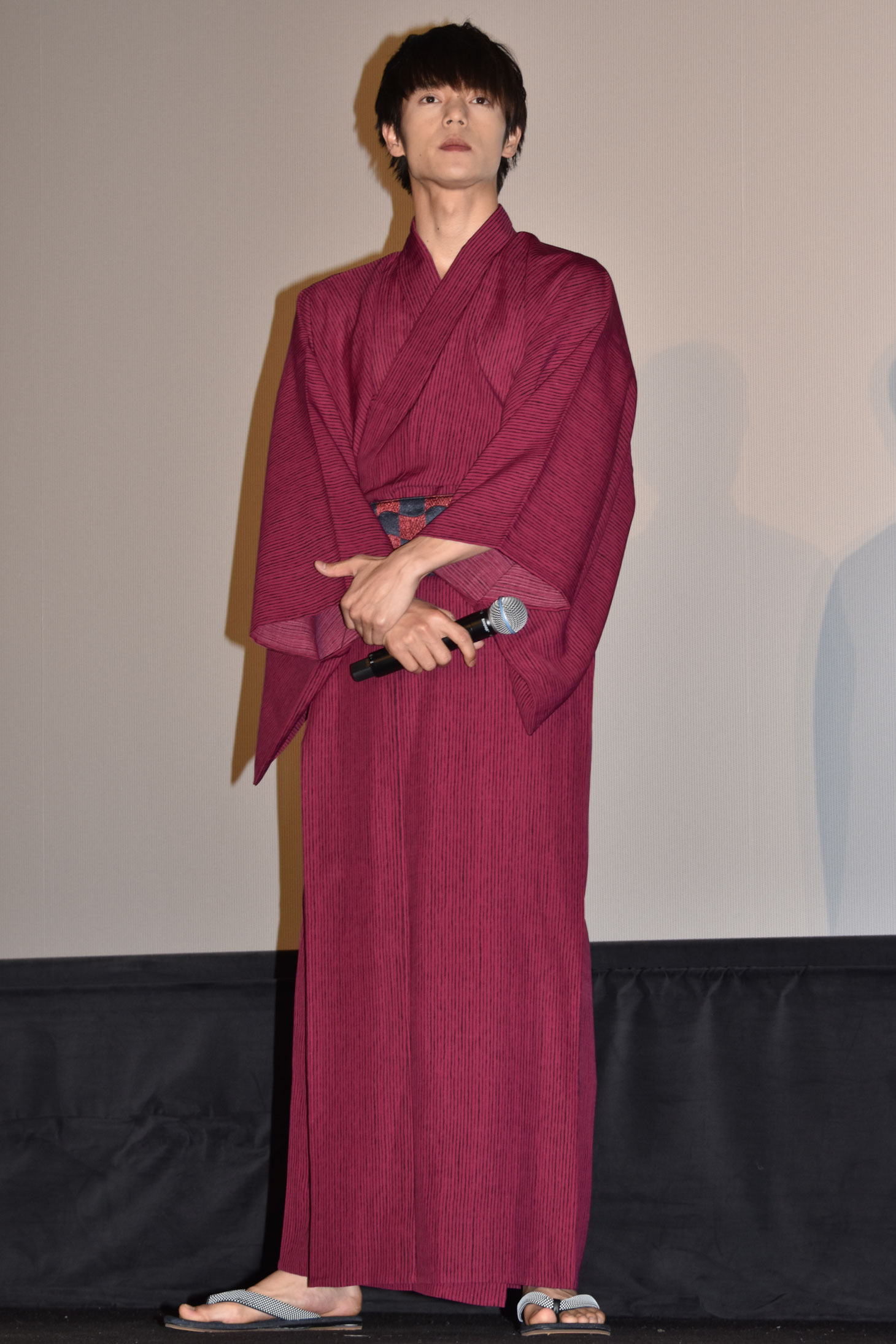 浴衣姿で登壇した窪田正孝。