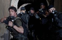 「エクスペンダブルズ」 (c)2010　Alta Vista Productions, Inc All Rights Reserved.