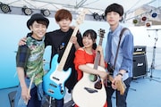 「君と100回目の恋」に登場するバンドThe STROBOSCORP。左から泉澤祐希、竜星涼、miwa、坂口健太郎。