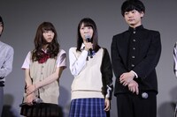 「人狼ゲーム プリズン・ブレイク」の初日舞台挨拶より、左から山谷花純、小島梨里杏、渡辺佑太朗。
