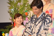 左から伊藤沙莉、中川大志。