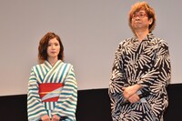 左から松岡茉優、山寺宏一。