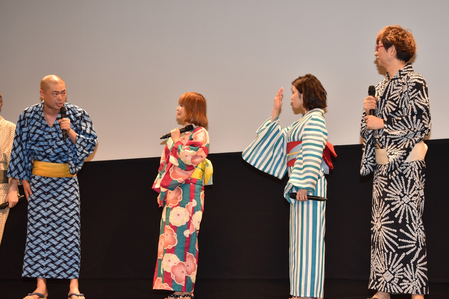 左からあばれる君、中川翔子、松岡茉優、山寺宏一。