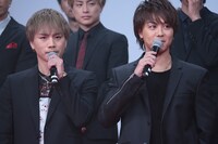 人気画像9位は「『HiGH&LOW』完成披露イベントでAKIRAが岩田剛典のピンチ救う」より、左より登坂広臣、EXILE TAKAHIRO。