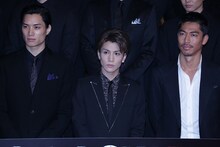 左から鈴木伸之、岩田剛典、AKIRA。