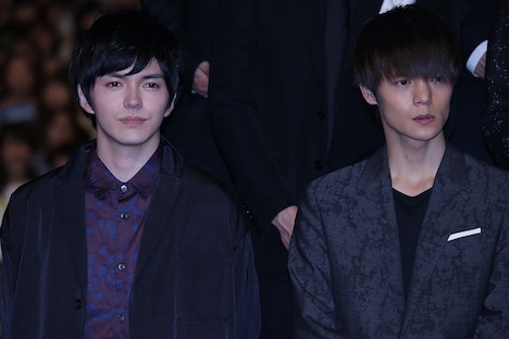 左から林遣都、窪田正孝。