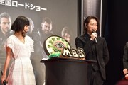 左から忽那汐里、綾野剛。