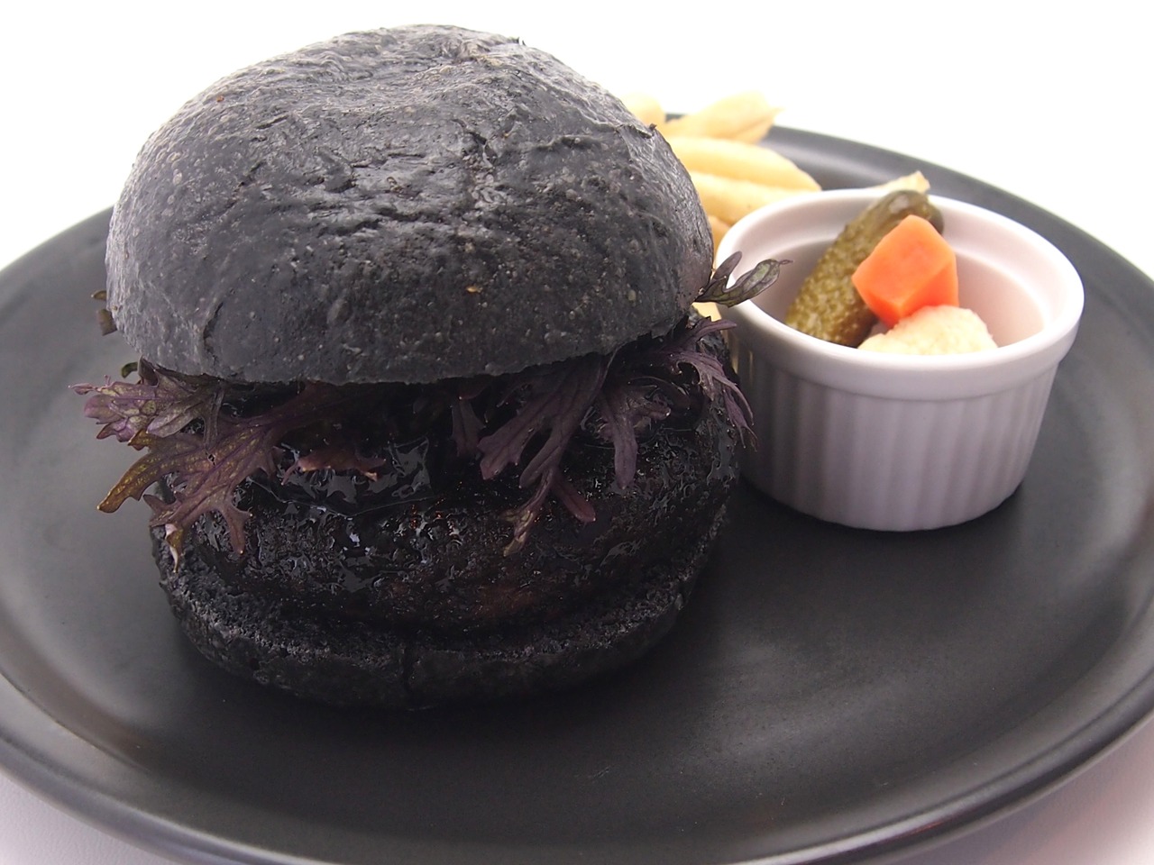 まっくろバーガー（1380円）
