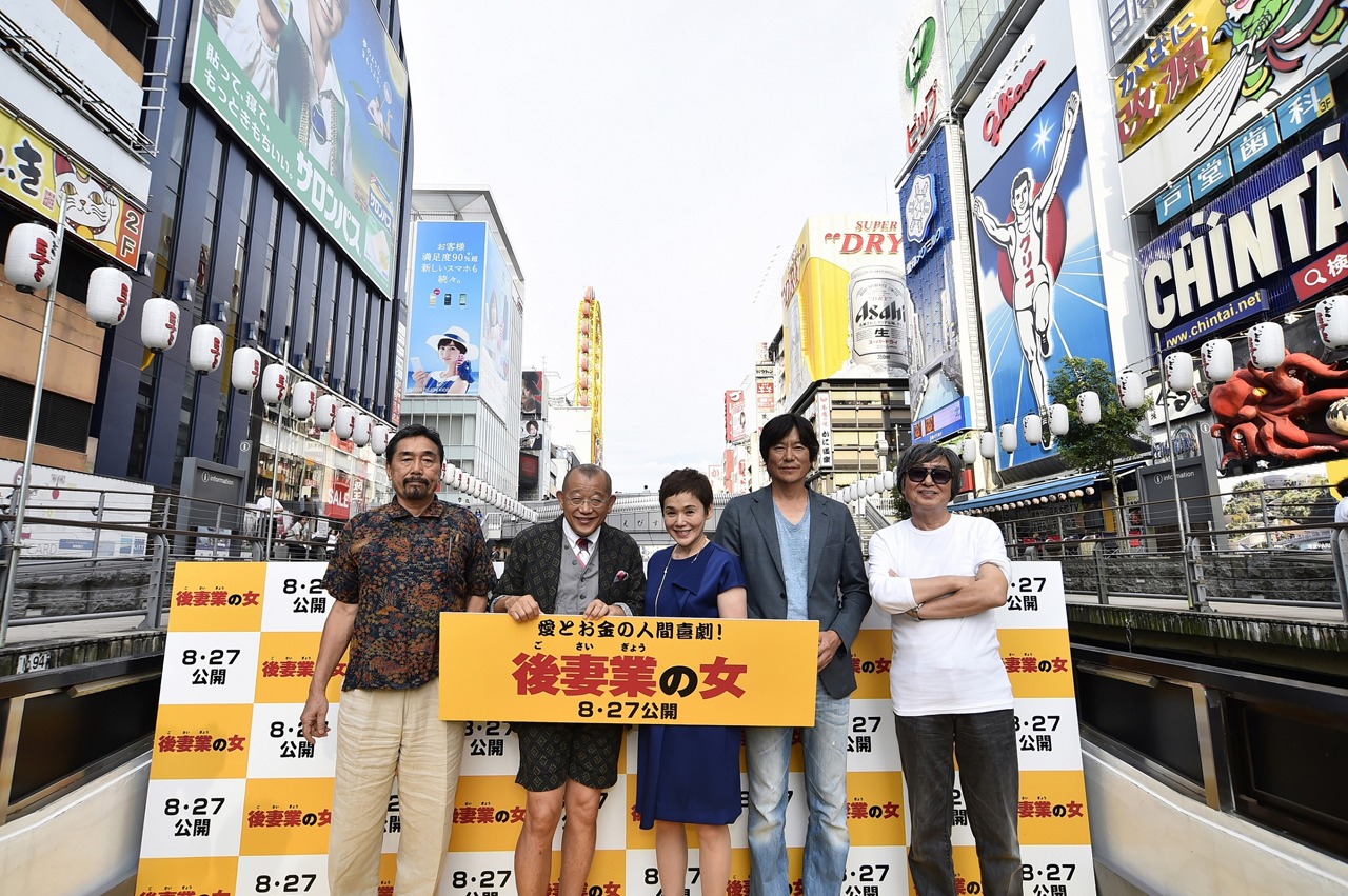「後妻業の女」なにわクルーズ会見の様子。