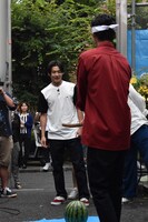 スイカ割りの様子。