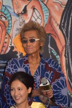 矢尾一樹（後列）