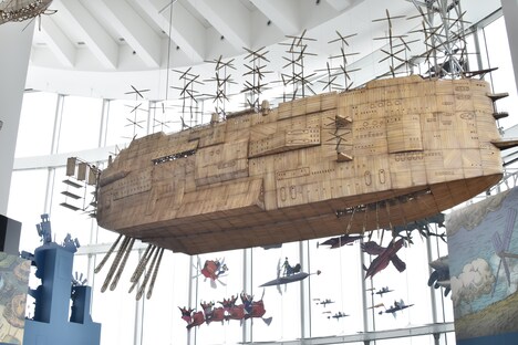 巨大な飛行船の模型。